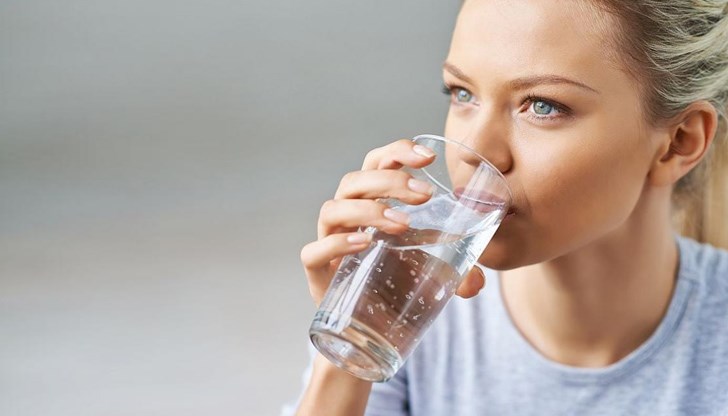 Смята се, че приемът на големи количества вода е полезно