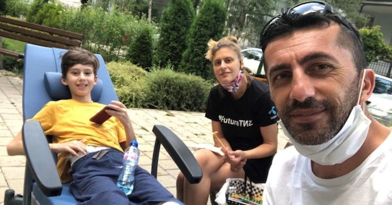 На 15 юни 2020 година автобус на градския транспорт блъска