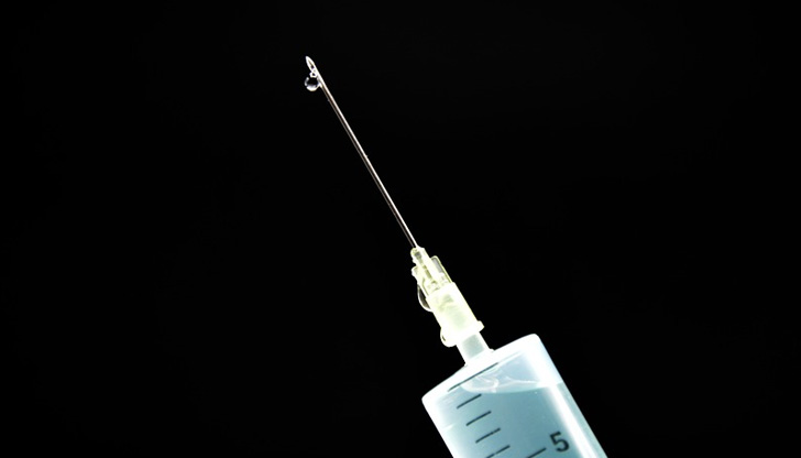 Две ваксини срещу COVID-19 варианта Омикрон, разработени от звената на