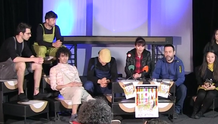 Семеен спектакъл, който среща родители и деца с един от