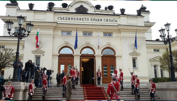 С усложняването на положението в Европа българите вместо да се