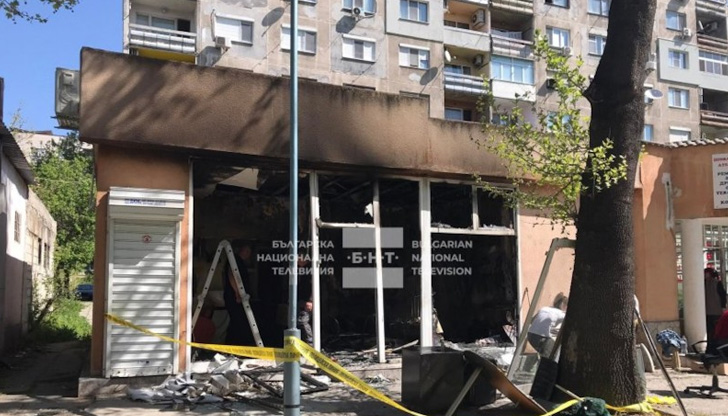Фризьорски салон в Пловдив осъмна взривен и почти напълно унищожен.От