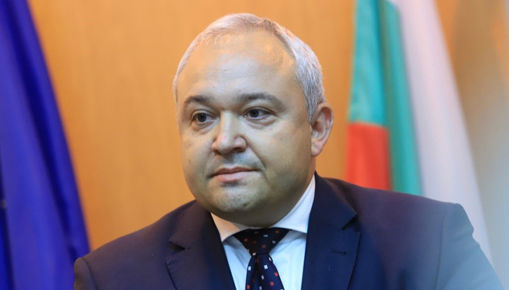 "Голяма част от договорите на пътните фирми с АПИ са