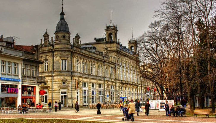 Кандидатите трябва да се представят пред журито с 2 материала