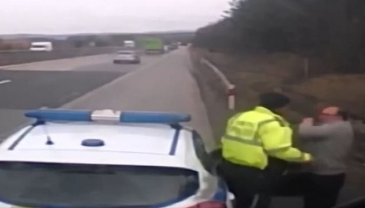 Шофьорът отказал да даде подкупТурски шофьор е бил ударен от