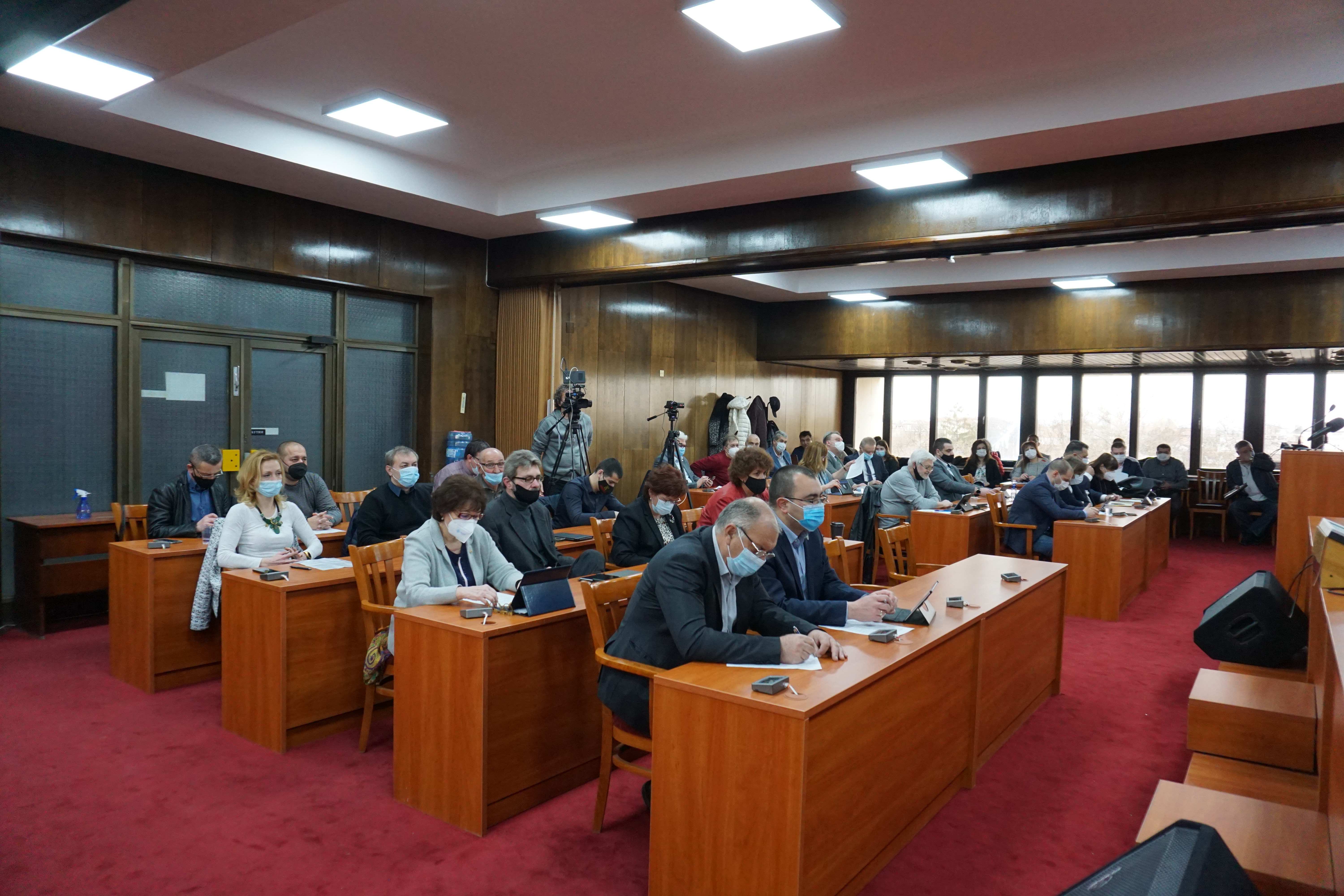 Общинските съветници ще заседават извънредно днес от 9:00 часа в