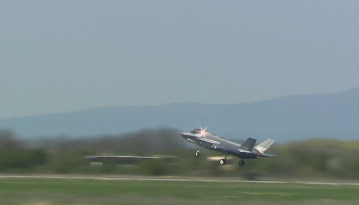 Изтребителите F-35 от Нидерландия, пребазирани в Граф Игнатиево днес поеха