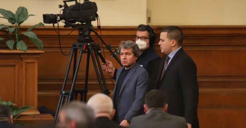 Ако се приеме предложението, един от двамата - Христо Иванов