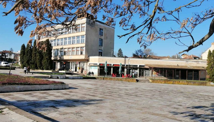 Той е обвинен за извършването на общо три престъпленияРайонен съд