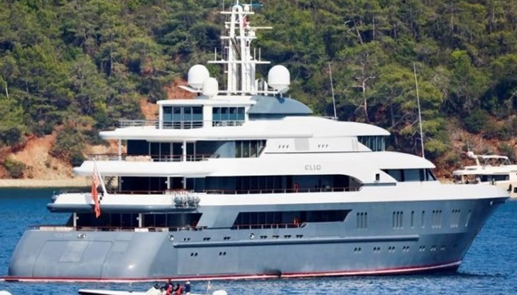 Яхта, свързана с руския алуминиев магнат Олег Деприпсака, е пристигнала