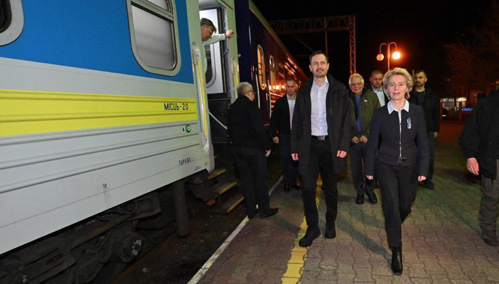 Фон дер Лайен и Жозеп Борел пътуват към КиевПредседателката на