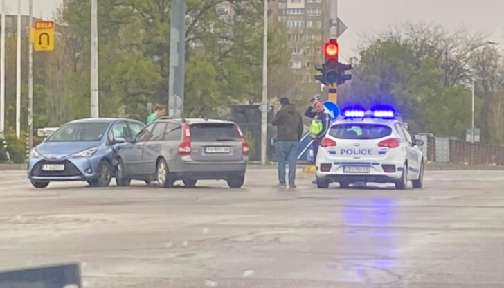 Лека катастрофа стана на кръстовището на бул. "Г. М. Димитров"
