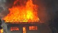 Пламнала стопанска постройка и фураж гасиха огнеборците в село Кривина