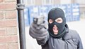 Въоръжени нападнаха и ограбиха двама мъже в София