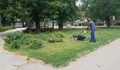 Продължава косенето по график на тревните площи в Русе