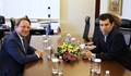 Кирил Петков се срещна с еврокомисар Вархеи