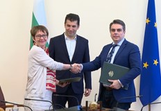 Той включва 6 3 млрд евро под формата на безвъзмездни средства