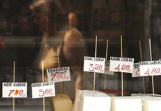 Гърците не спират да пътуват до България за стоки и