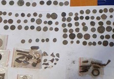 Намерени са множество монети пръстени върхове на стрели гривни фибули
