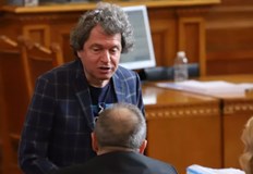 Не трябва да го обръщаме тук на централен софийски затворТова