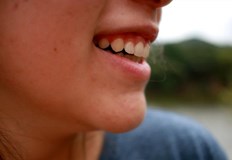 Като много свои съученици американката Джил също страда от типично