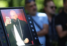 Роднини близки приятели и колеги се сбогуваха с илюзиониста АсторТой