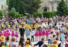 Тържественият парад на деца и ученици в Бяла посветен на