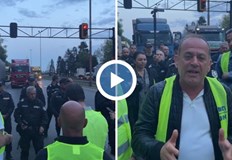 По рано се стигна и до напрежениеМалко след 22 00 ч протестът