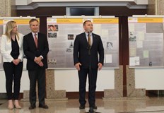 Днес във фоайето на Доходното здание кметът на Русе Пенчо Милков и посланикът