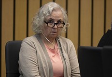 71 годишната писателка е изпитвала затруднения да изплати ипотеката си но