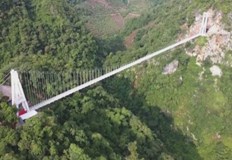 Най дългият в света стъклен висящ мост беше открит във ВиетнамТой