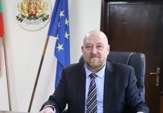 Нека бъдем единни и заедно да вървим напред съграждайки смело