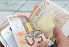 Сумите намаляха в пъти спрямо преди пандемиятаПарите които българите работещи в