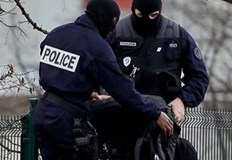 40 годишен е задържан от полицията след сигнал за кражба от