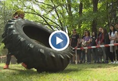 Състезанието по силов многобой беше открито от мажоретките на Русенския университетСлед