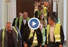 Той беше разпространен от представители на фирмите които вчера напуснаха