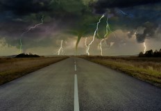 Двама души загинаха а 44 ма бяха ранени при преминаване на