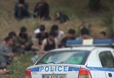 29 годишен шофьор на микробус превозвал нелегални мигранти е задържан в