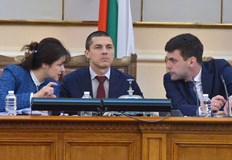 Напрежението между него и опозицията се разпали през изминалата седмицаВ