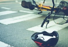 Той е откаран в университетска болница в градаАвтобус удари велосипедист