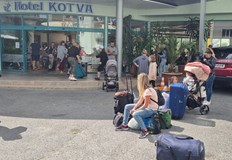 Половината от хотелите оставят настанените при тях бежанци заради големия