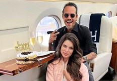 Певецът Марк Антъни се сгоди за красавицата Надя Ферейра която