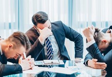 Политиците си правят експерименти взимат мерки под натиска на улицата