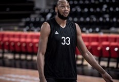 Бившият баскетболист от щата Мичиган и играч в НБА Адриан