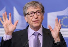 Филантропът уточни че само финансира проучвания за ваксините но се