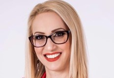 Маникюрът акцент във визията на все повече абитуриентки Цветелина Тренова