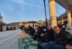 Мюсюлманите празнуват Рамазан Байрам Във всички джамии в страната денят