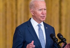 Рейтингът на президента на САЩ Джо Байдън е спаднал до