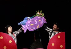 Пиесата Приказка за Боби и шайка микроби от Валентин Владимиров