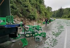 Тежък пътен инцидент между два тира затвори пътя Русе